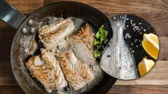 Hoe kom je van de geur van gebakken vis na het koken af: een weinig bekend trucje
